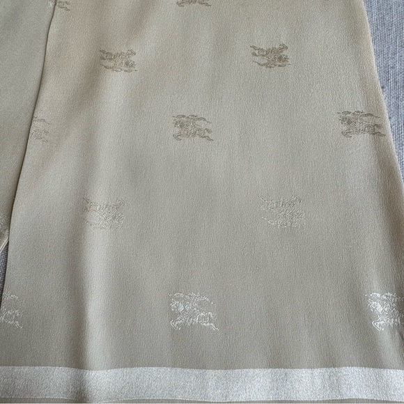 •Burberry Cream 100% Silk Fringed Scarf Embossed Logo & Brand Name Vintage Scarf - Picture 10 of 16